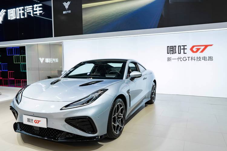 深圳宝安区亿跃阳企业管理咨询哪吒汽车在智能汽车领域的表现，领途汽车在新能源汽车市场中的影响力